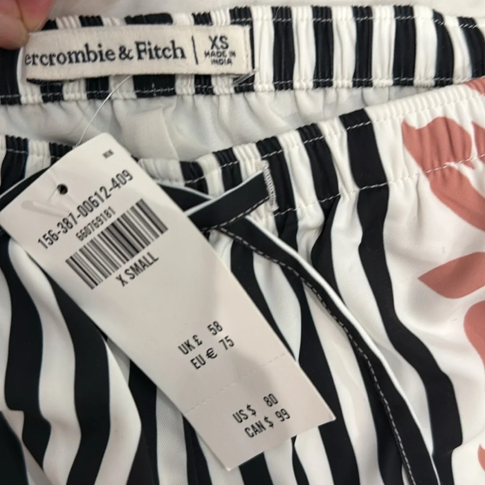 Abercrombie Striped and Leaf Patterned Wide-Leg Pants Size XS - Picture 4 of 4